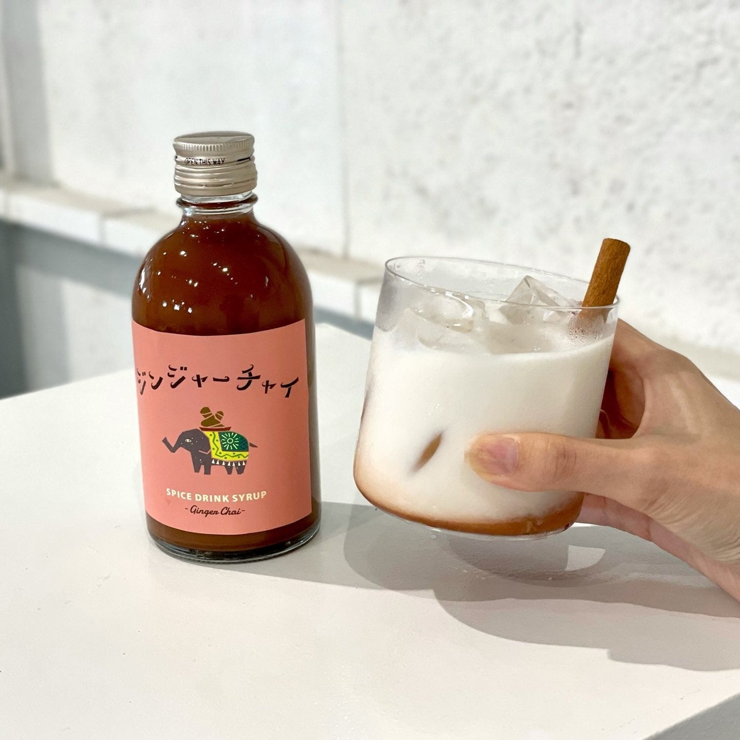 出雲SPICE JAB.の「島根の地チャイ」は、耕作放棄地を活用し自ら育てたスパイスを使用した本格チャイ。芳醇な香りと深みのある味わいが特徴で、ミルクと煮出すことでさらにコクが引き立ちます。