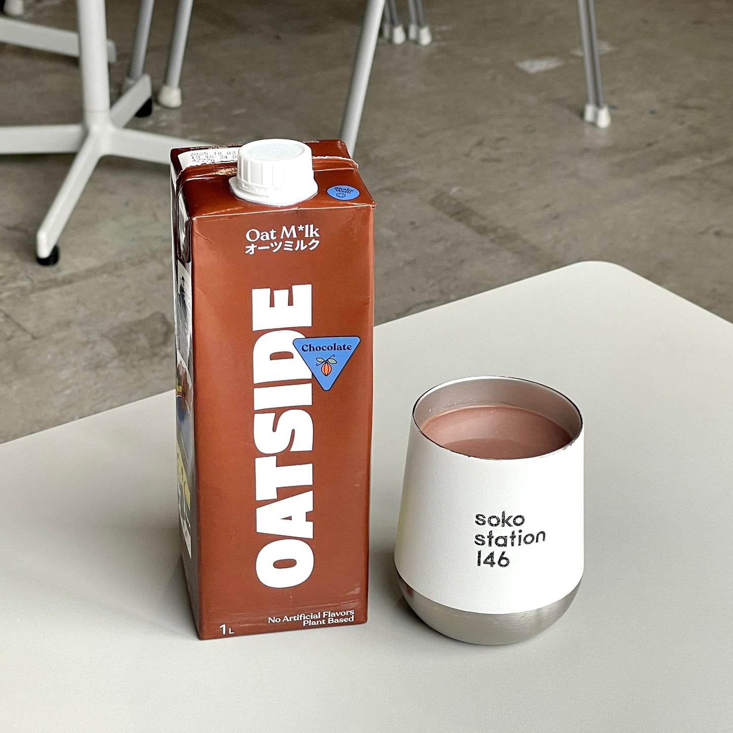 シンガポール発のオーツミルクブランドで、植物性のミルクです。一般的な植物性ミルクよりも濃厚で、香ばしい風味が特徴です。