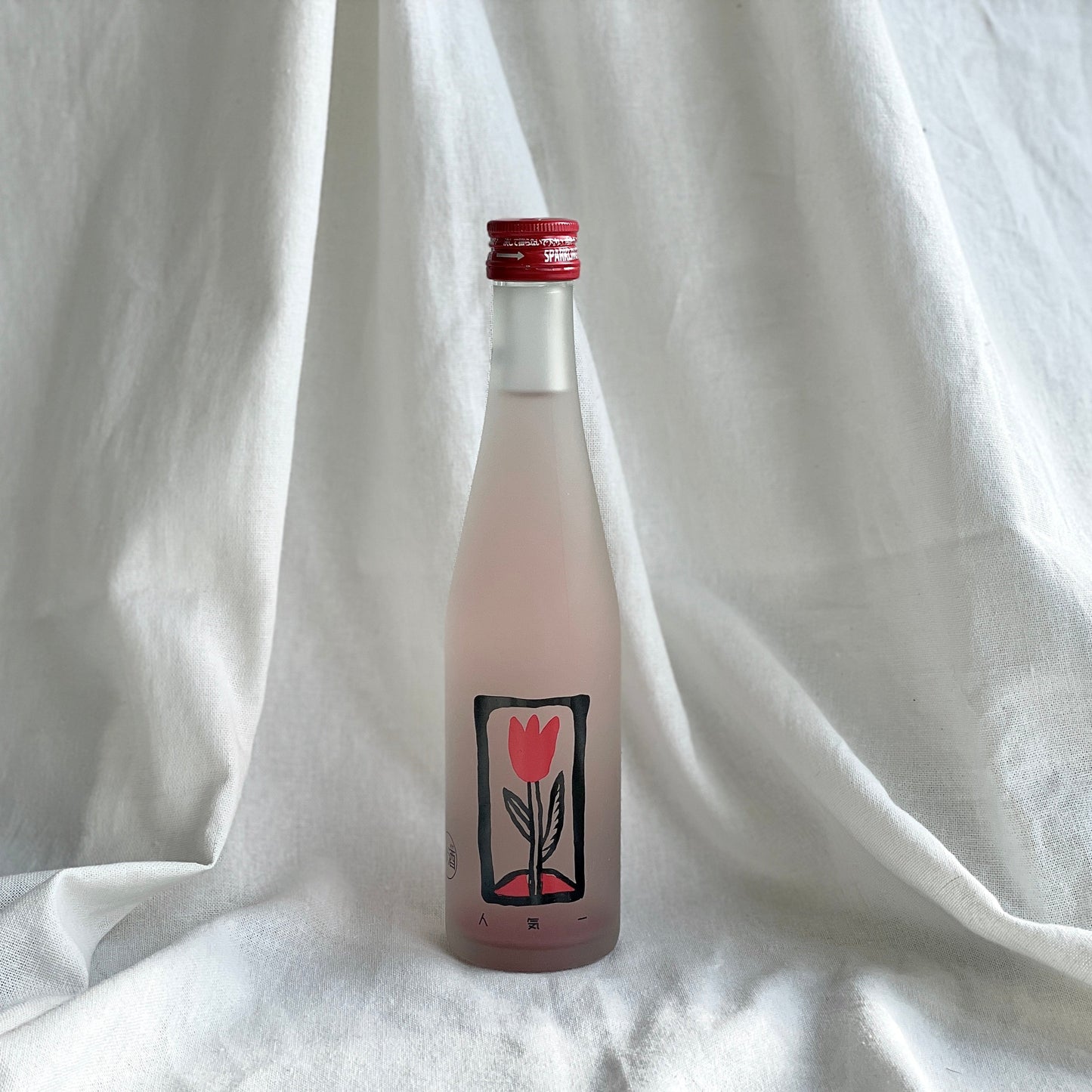 赤いボトルが特徴のライスマジック RED、華やかな純米スパークリング日本酒