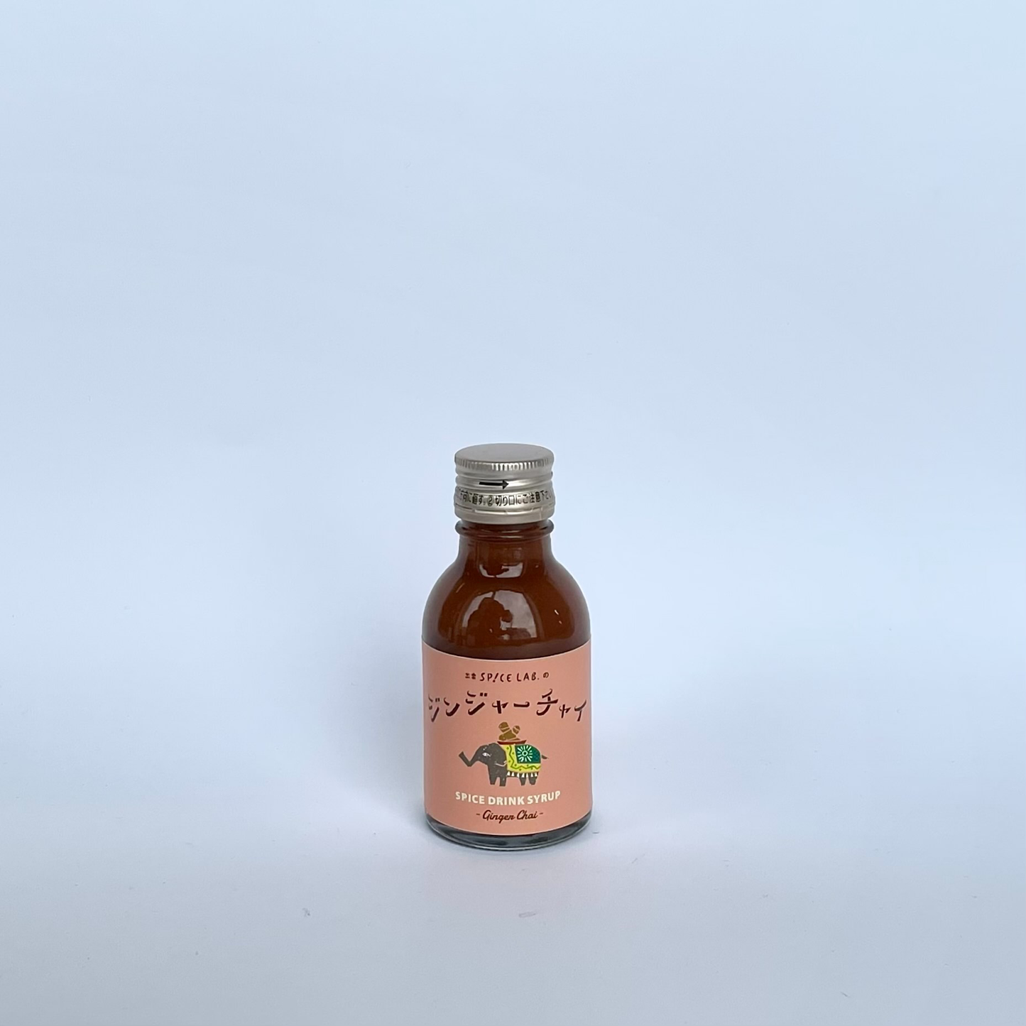 出雲SPICE JAB.の「島根の地チャイ」は、耕作放棄地を活用し自ら育てたスパイスを使用した本格チャイ。芳醇な香りと深みのある味わいが特徴で、ミルクと煮出すことでさらにコクが引き立ちます。