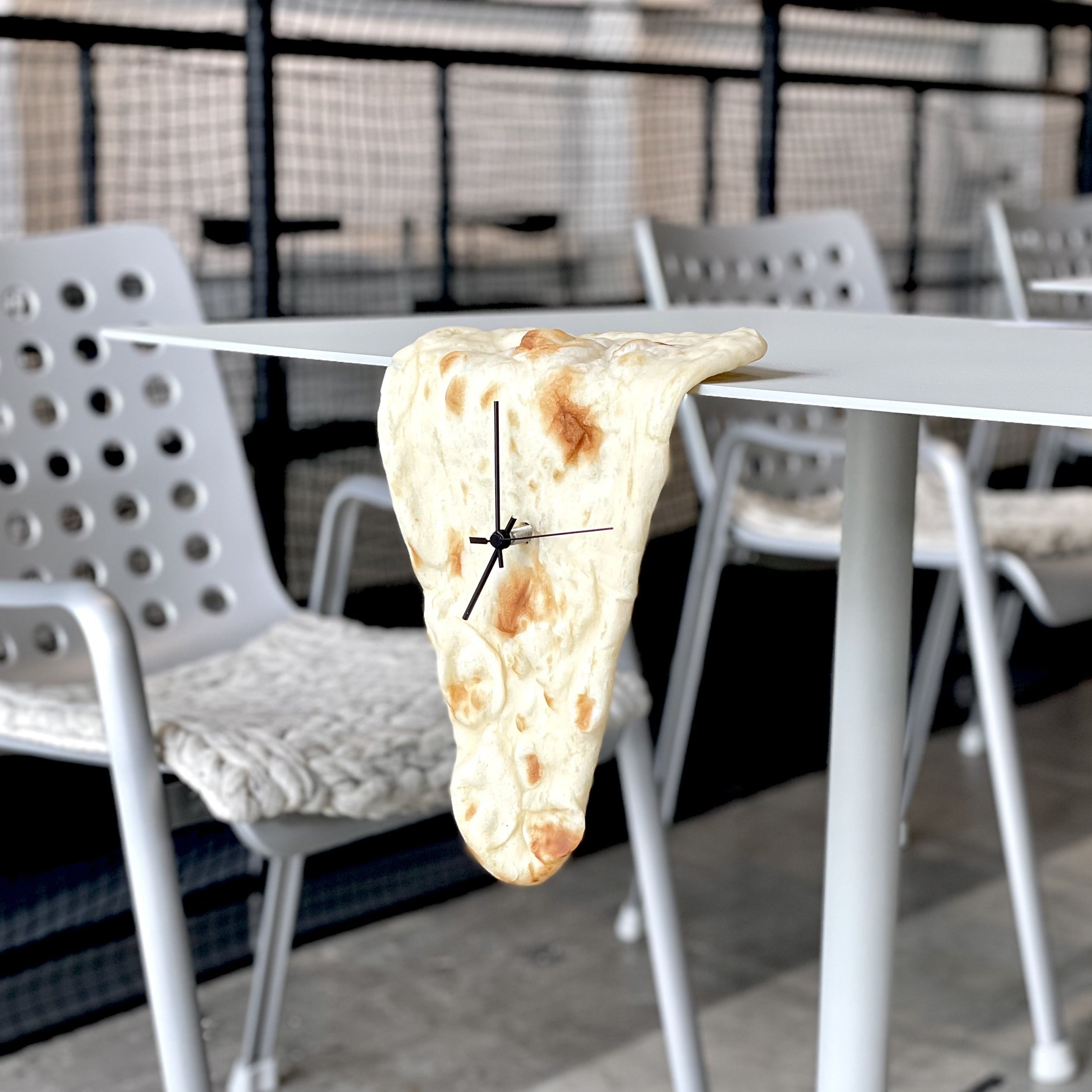 NAAAAN time？｜曲がりナン型 置き時計「今、ナン時」 – soko station 146