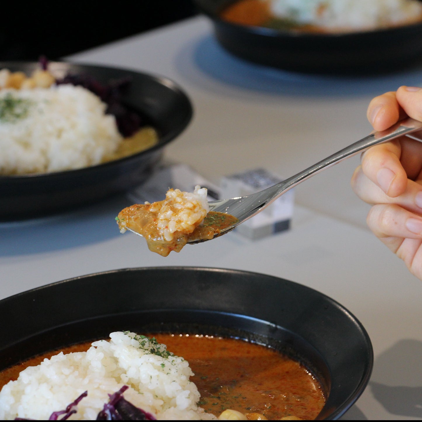 右利き用の方に向けカレー用スプーンとして開発された山崎金属工業のカレー賢人。
