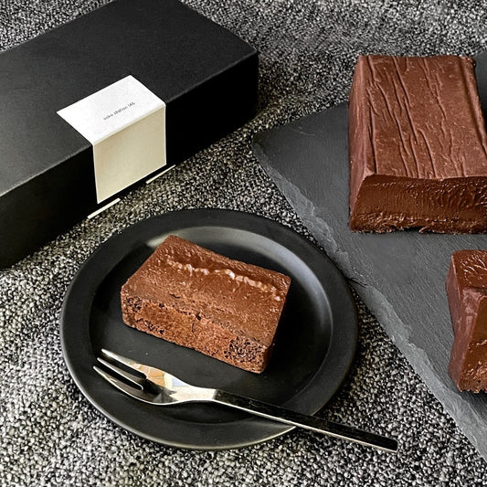 贈り物にぴったりなアールグレイ香るテリーヌ。上品なパッケージに入った1本売りです。