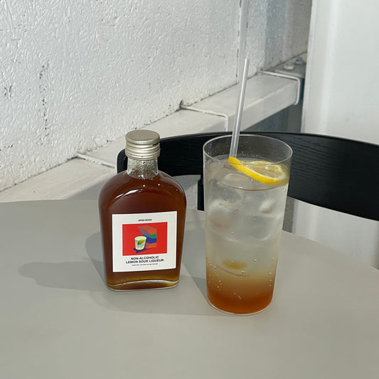 OPEN BOOKのレモネードシロップは炭酸や水、お湯で割ると様々な味で楽しめます。