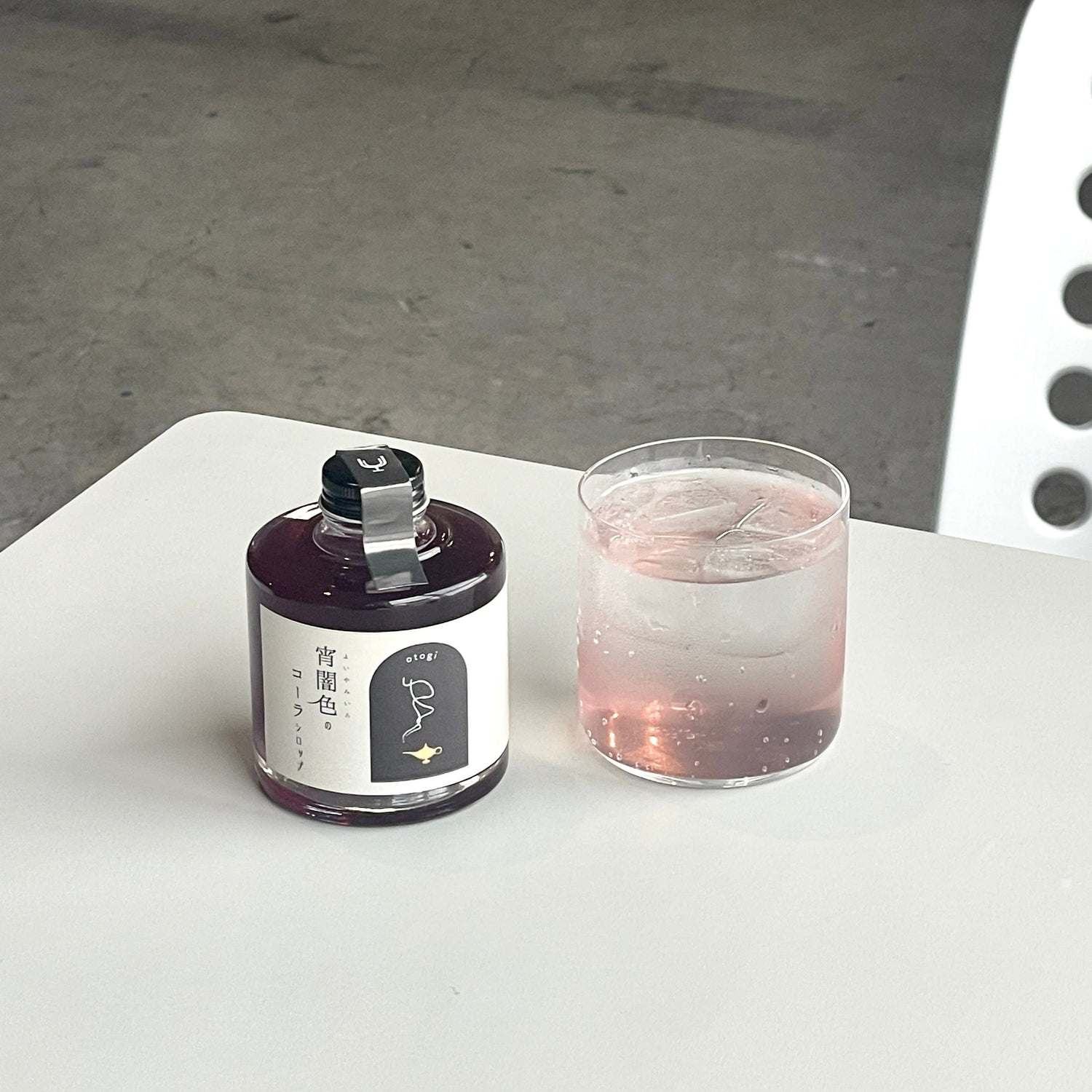 トワイライトカラーの空が広がる光景が印象的な「アラジン」を注目したクラフトコーラ。