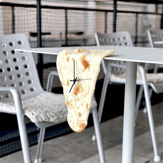 PAMPSHADEの曲がりナン型時計「今、ナン時」は兵庫県尼崎市にあるネパールカレー屋からご提供いただいた本物のナンを使ったインテリア時計